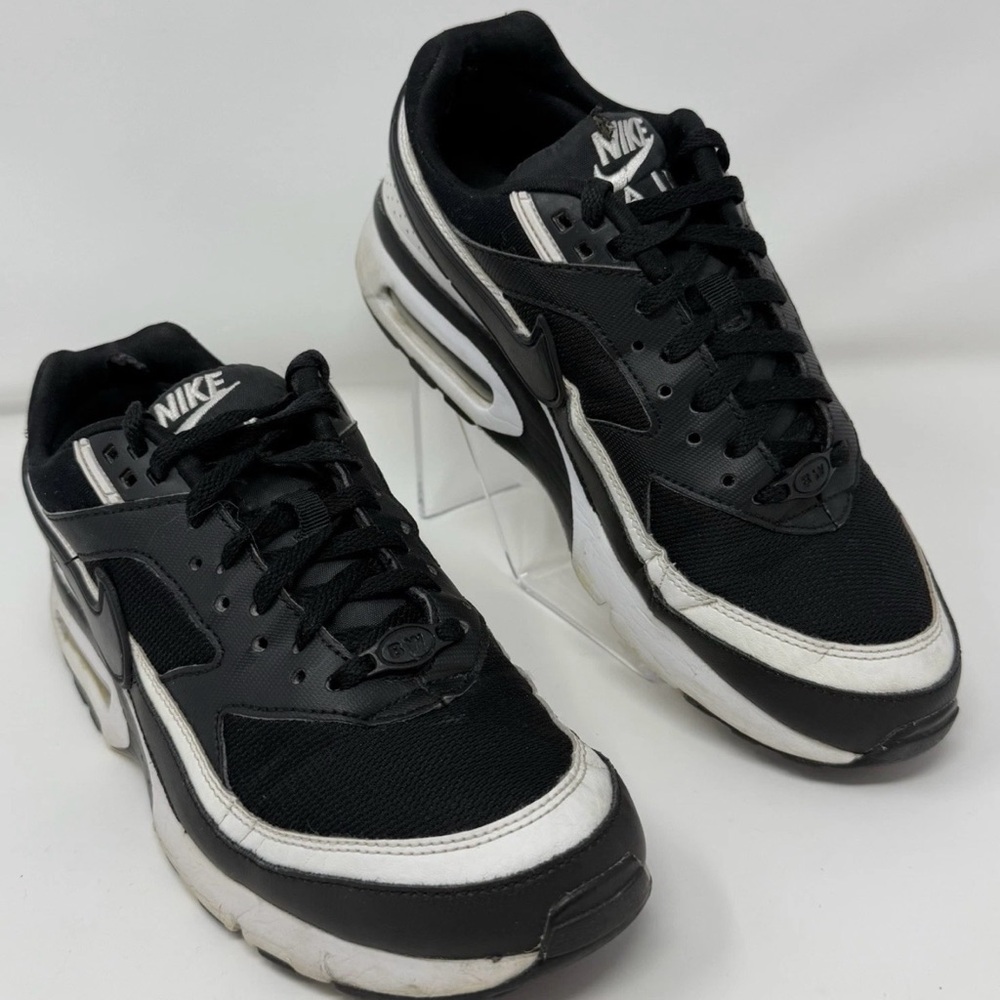 Nike Air Max Boys BW  Black/White Sneaker Size 6Y Sports